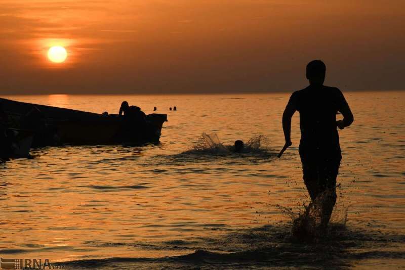 دریا، هنوز میبلعد دریا، هنوز میبلعد