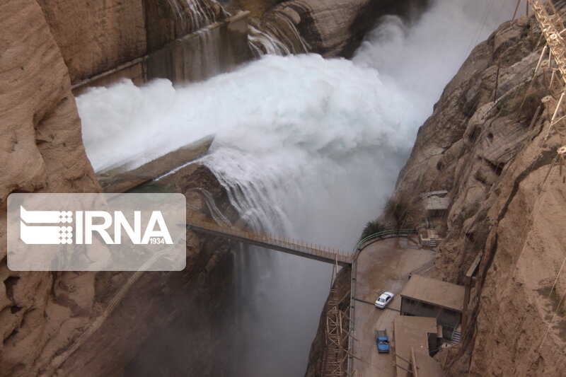 چراغ روشن خودکفایی در صنعت آب و برق چراغ روشن خودکفایی در صنعت آب و برق