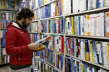 مردم فارس در طرح پاییزه ۳۵ هزار عنوان کتاب خریدند