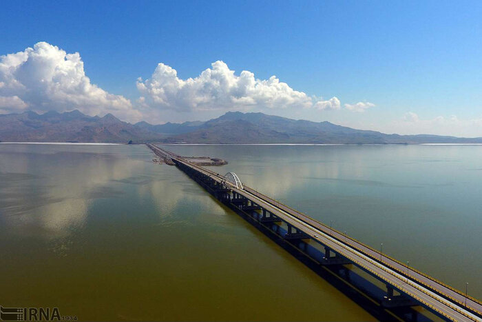 سرمایه‌گذاری ۱۰۰ هزار میلیارد ریالی دولت برای انتقال آب به دریاچه ارومیه