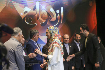 ایرنا-تهران- همایش روز ملی ازدواج روز شنبه با حضور مسعود سلطانی فر وزیر ورزش و جوانان، محمدجواد آذری جهرمی وزیر ارتباطات و فناوری اطلاعات و معصومه ابتکار معاون رئیس‌جمهور در امور زنان و خانواده  در محل سالن همایش های صدا و سیما برگزار شد.عکاس/ فرج صمدی