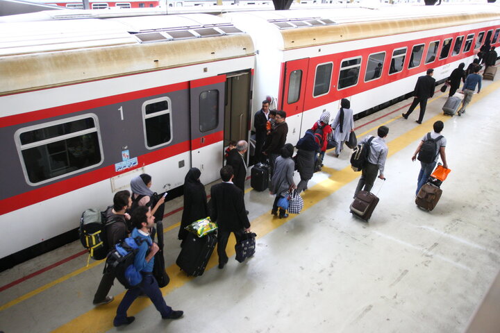 سهم بخشهای مختلف حمل و نقل در جابهجایی بار و مسافر در فروردینماه