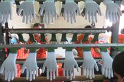 جلوگیری از صادرات ۱۳۷ تن دستکش بهداشتی 

