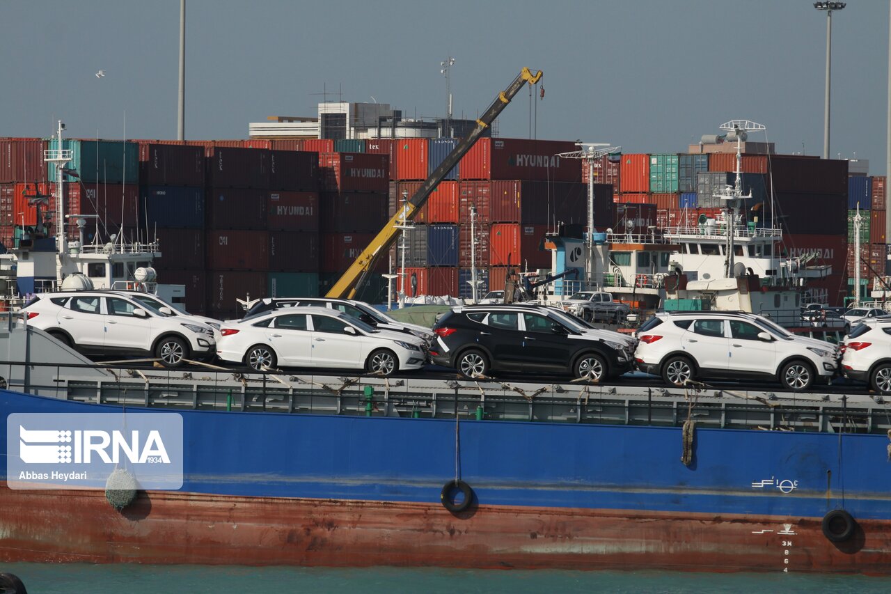 بیش از ۱۸۲ هزار خودرو از بندرلنگه به آسیای میانه ترانزیت شد