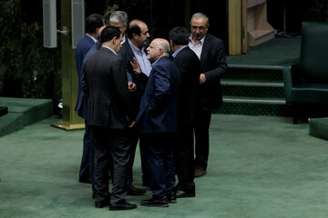 ایرنا - تهران - بیژن زنگنه وزیر نفت روز یکشنبه در جلسه علنی مجلس شورای اسلامی حضور دارد.عکاس/مرضیه سلیمانی