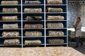 فرش آیینه‌ای از فرهنگ و تاریخ ایران است