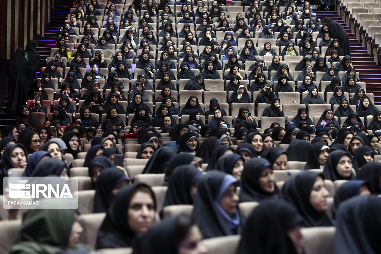 امکان بهره‌مندی همزمان کارمندان زن از دو ق...