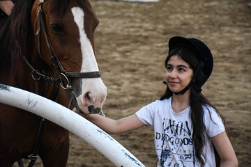 Equitation : formation, sport et loisir des élèves à Ispahan