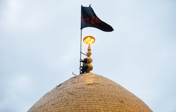 اهتزاز پرچم اباعبدالله الحسین(ع) برفراز بارگاه عبدالعظیم(ع)