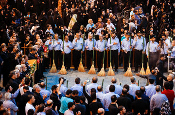 اهتزاز پرچم اباعبدالله الحسین(ع) برفراز بارگاه عبدالعظیم(ع)