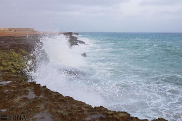 مدیرکل بحران هرمزگان: ارتفاع موج در خلیج‌فارس به ۲ متر می‌رسد