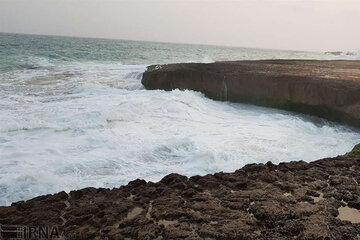 دریای عمان و تنگه هرمز متلاطم است