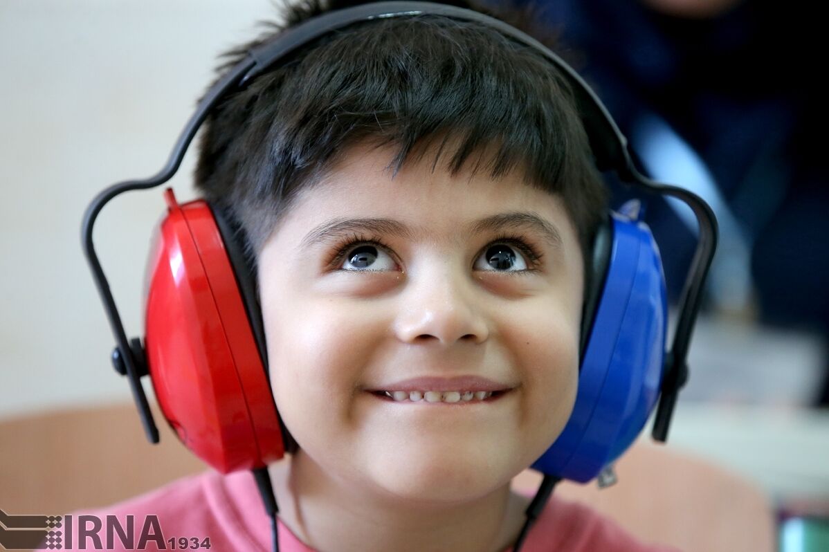 ۳۱۰۰ کودک روستاهای سبزوار غربالگری شنوایی و بینایی شدند