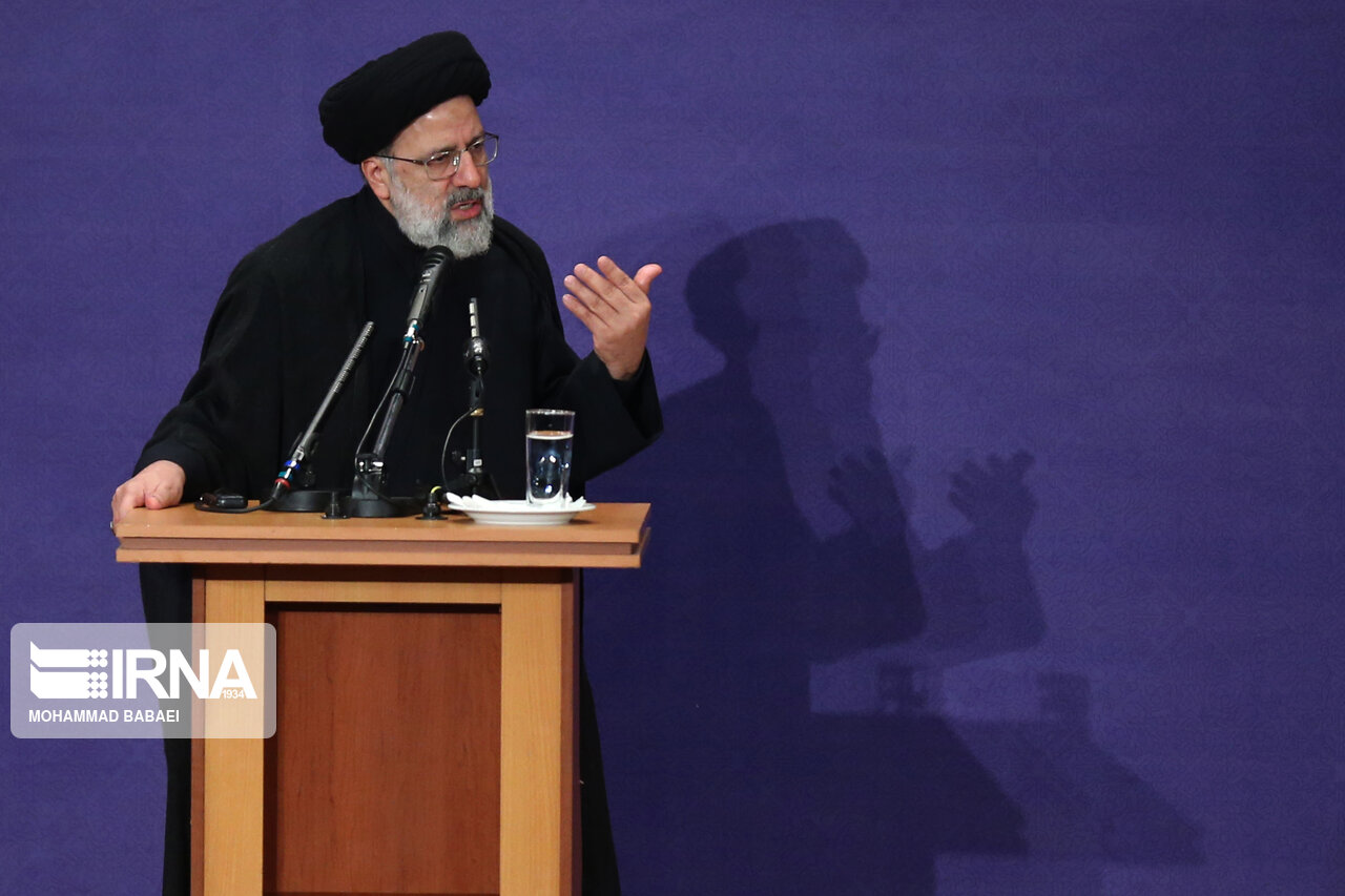 حجة الاسلام رئيسي : تجميد الاصول الايرانية انتهاك للمعاهدات الدولية حجة الاسلام رئيسي : تجميد الاصول الايرانية انتهاك للمعاهدات الدولية