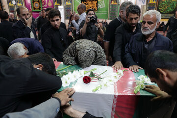 ایرنا-مشهد- شهید «محسن مهاجر قوچانی» که پیکر مطهرش پس از ۳۷ سال به تازگی شناسایی شده و به کشور بازگشته است امروز یکشنبه در مشهد مقدس تشییع و خاکسپاری شد. عکاس محسن بخشنده
