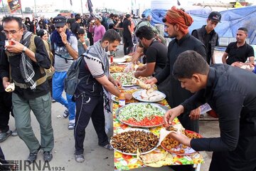 روزانه ۹۸ هزار پرس غذا توسط بوشهری‌ها بین زائران اربعین توزیع می‌شود