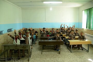 دانش‌آموزان حاضر، معلمان غایب