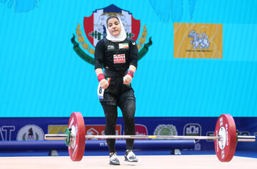 نخستین زن وزنه بردار ایرانی در مسابقات قهرمانی جهان