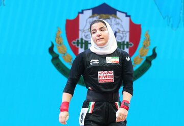 نخستین زن وزنه بردار ایرانی در مسابقات قهرمانی جهان