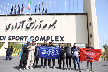 ایرنا-تهران- تیم‌های فوتبال استقلال و پرسپولیس از ساعت 16 روز یکشنبه در ورزشگاه آزادی دربی پایتخت را برگزار می‌کنند.
