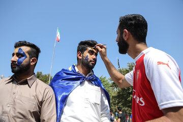 ایرنا-تهران- تیم‌های فوتبال استقلال و پرسپولیس از ساعت 16 روز یکشنبه در ورزشگاه آزادی دربی پایتخت را برگزار می‌کنند.