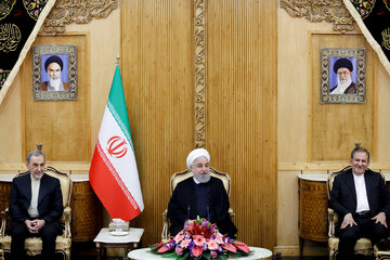 ایرنا-تهران- حجت الاسلام والمسلمین حسن روحانی رئیس جمهوری روز دوشنبه برای سخنرانی در مجمع عمومی، با مدیران ارشد و نخبگان رسانه‌ای حاضر در نیویورک و جمعی از نخبگان سیاست خارجی آمریکا عازم نیویورک شد.