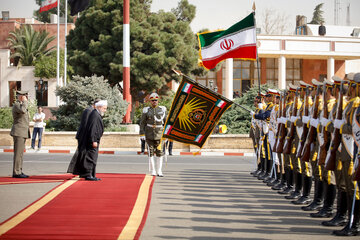 ایرنا-تهران- حجت الاسلام والمسلمین حسن روحانی رئیس جمهوری روز دوشنبه برای سخنرانی در مجمع عمومی، با مدیران ارشد و نخبگان رسانه‌ای حاضر در نیویورک و جمعی از نخبگان سیاست خارجی آمریکا عازم نیویورک شد.