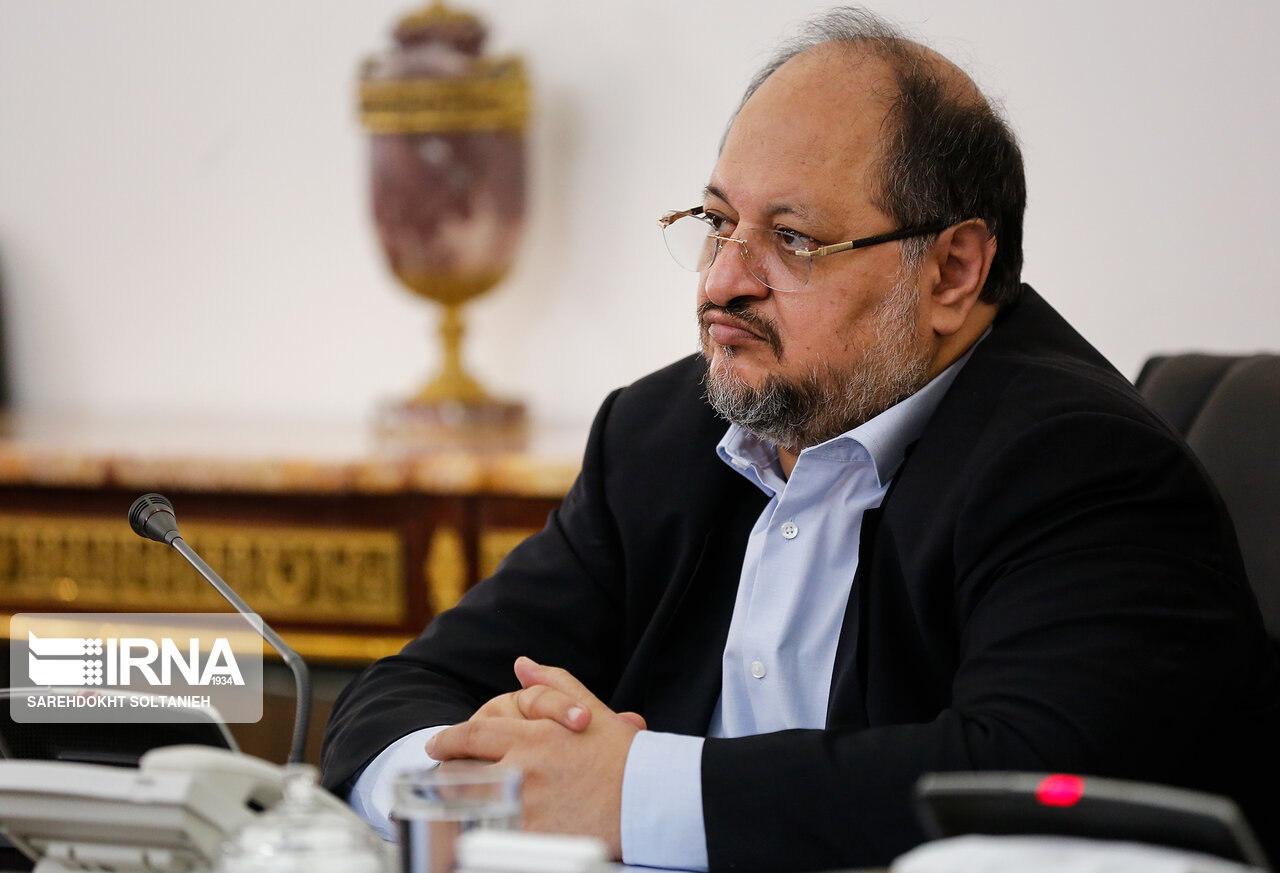 وزیر تعاون مصوبه افزایش ۲۶ درصدی حقوق را ابلاغ کرد  وزیر تعاون مصوبه افزایش ۲۶ درصدی حقوق را ابلاغ کرد