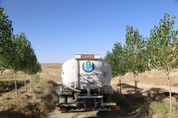 آبرسانی سیار به روستای علی آباد سیاه منصور بیجار