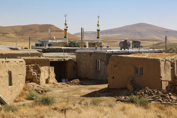 آبرسانی سیار به روستای علی آباد سیاه منصور بیجار