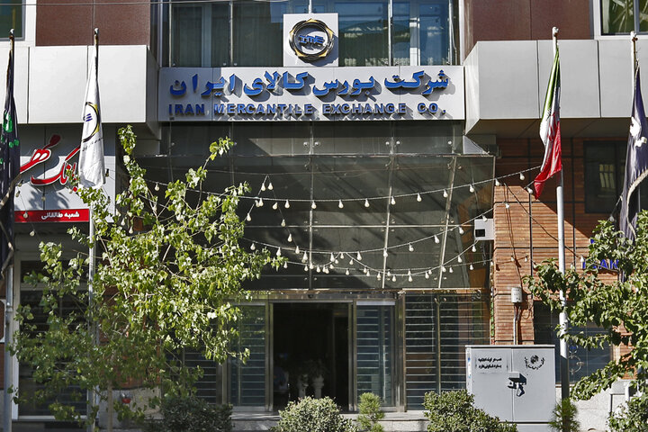 عرضه خودرو در بورس به نفع خودروساز یا خریدار؟