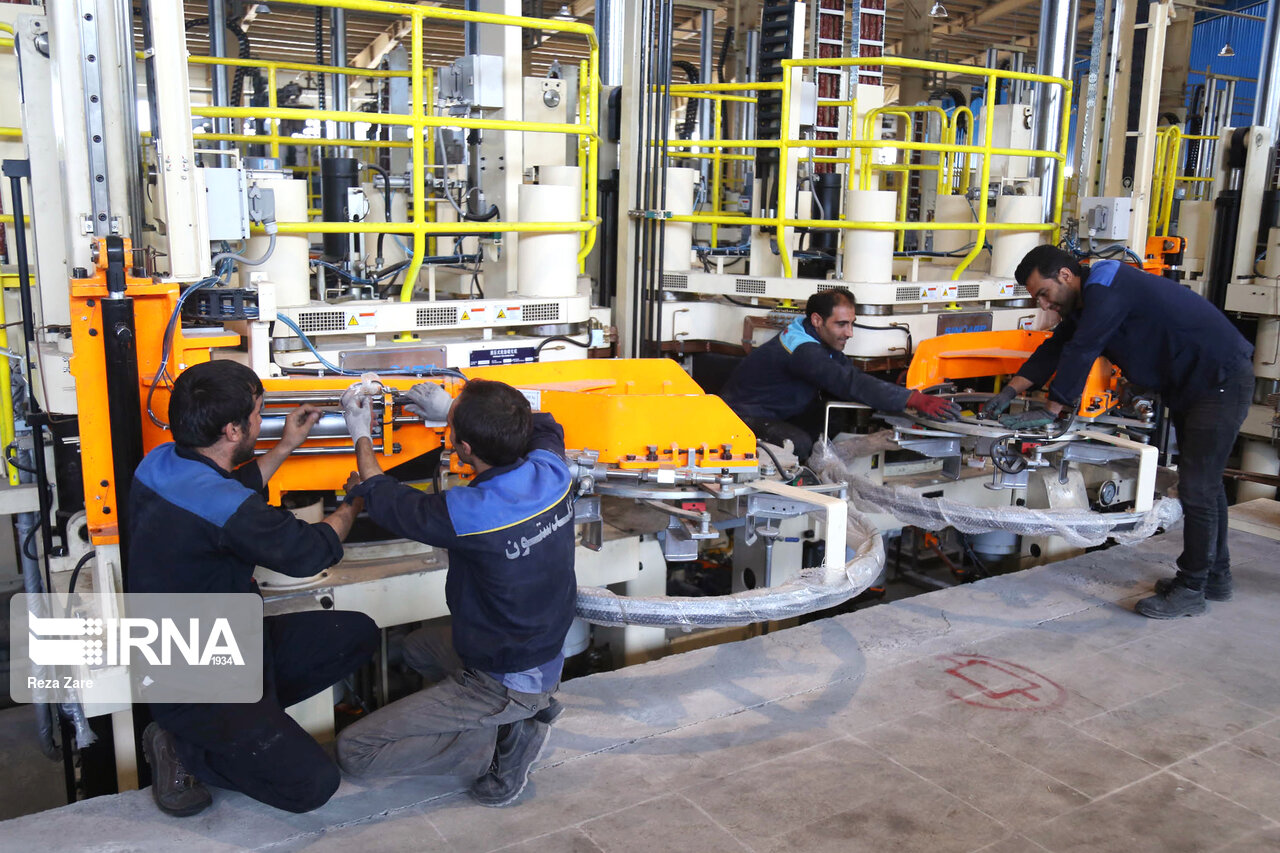 زیان 40 هزار میلیارد تومانی خودروسازان با قیمتهای دستوری