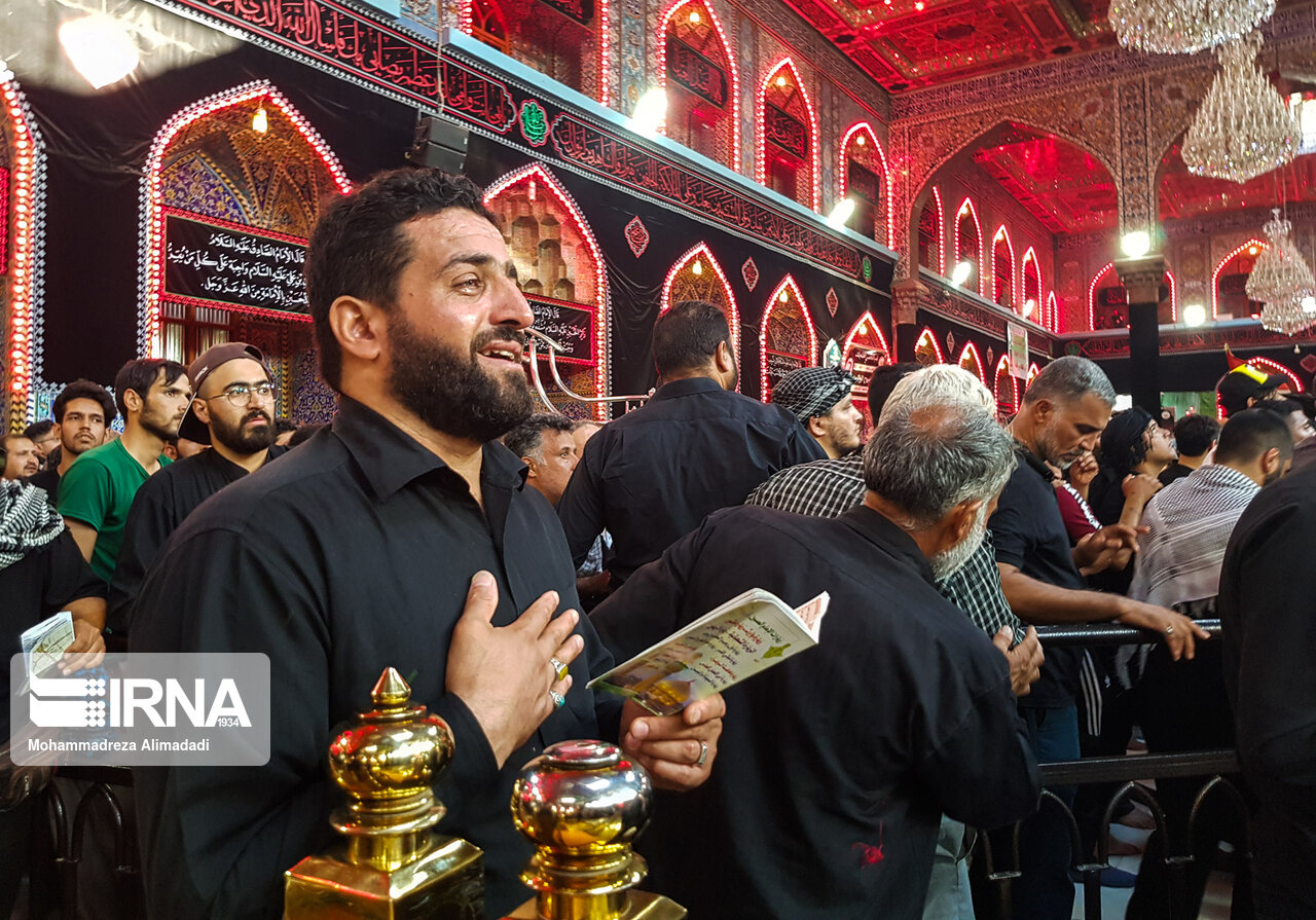 حرم امام حسین(ع) در شب اربعین.