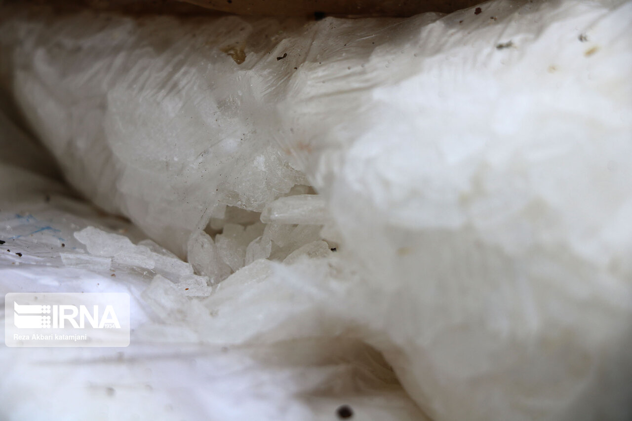 کشف یک کیلوگرم مخدر شیشه که در اسپیکر جاسازی شده بود