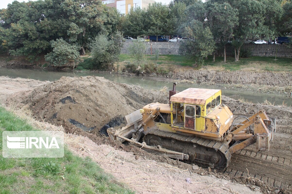 ۱۰۵ میلیارد ریال برای لایروبی رودخانههای کردستان هزینه شد ۱۰۵ میلیارد ریال برای لایروبی رودخانههای کردستان هزینه شد