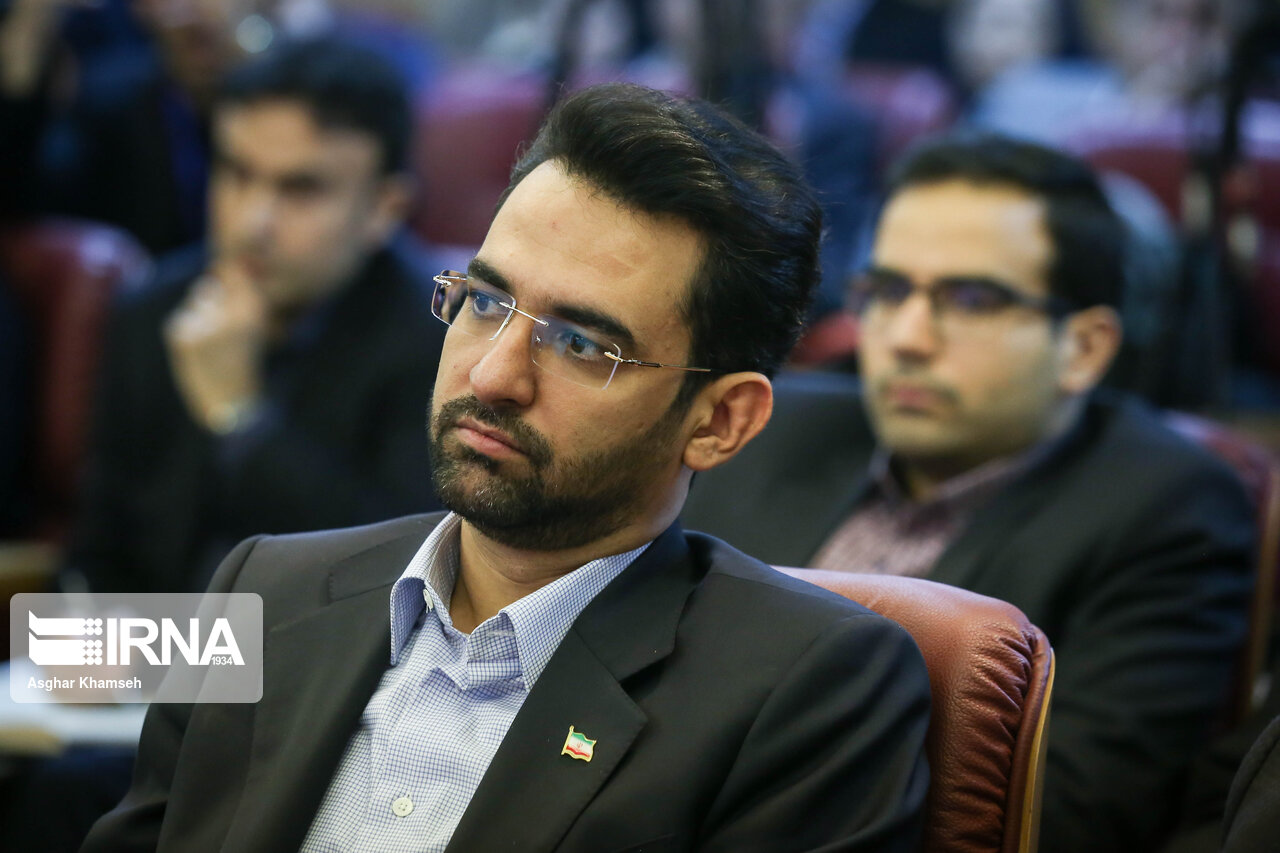 وزیر ارتباطات: پنج کپسول کاوشگر برای اعزام انسان به فضا