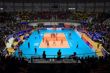 دیدار سنتی والیبال سایپا و شهرداری ارومیه/ این بار در ورزشگاه ۶ هزار نفری غدیر