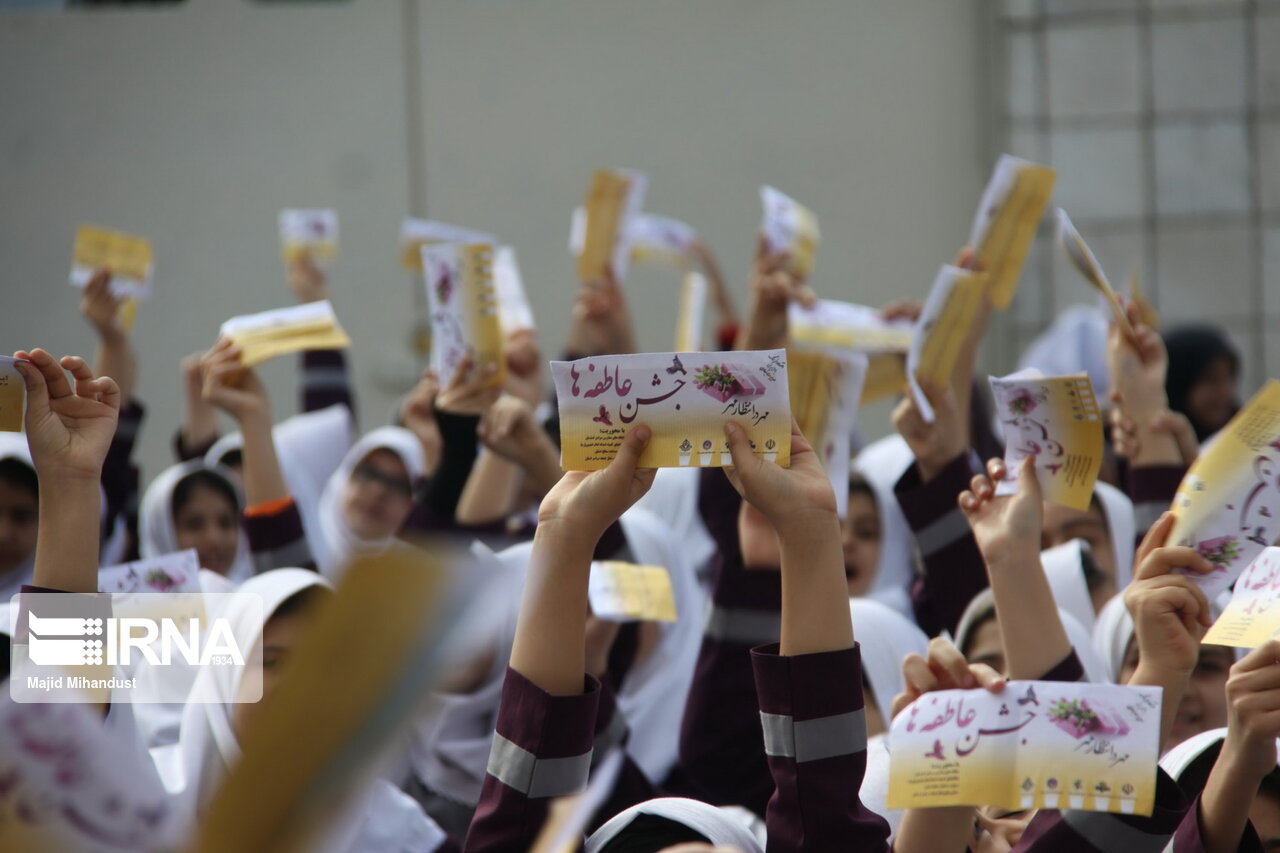 مرحله دوم جشن عاطفه ها در ۸۰ مدرسه قشم برگزار شد