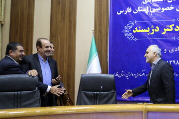 دیدار وزیر اقتصاد و دارایی با فعالان اقتصادی فارس