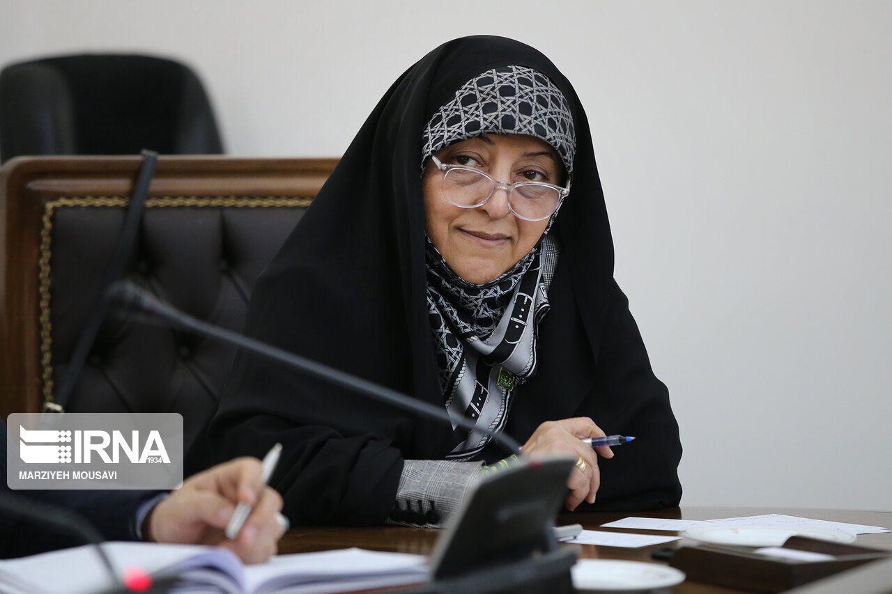 قدردانی ابتکار از دختری که در آتش خائیز مصدوم شد