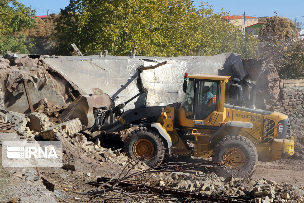 ریزش ساختمان متروکه در کرمانشاه جان ۲ نفر را گرفت ریزش ساختمان متروکه در کرمانشاه جان ۲ نفر را گرفت