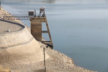 کاهش سطح آب در دریاچه سد مهاباد