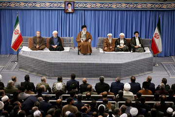 دیدار مسئولان نظام و میهمانان کنفرانس وحدت اسلامی‌ با رهبر انقلاب