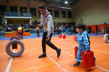 IRNA Pусский Соревнование по силовой атлетике Самый сильный мальчик в иранском Боджнорде
