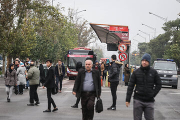 ایرنا-تهران- استفاده از قطارشهری، اتوبوس و تاکسی‌ها در ناوگان حمل و نقل عمومی، زمینه‌ساز تسهیل سفرهای درون شهری در این کلانشهر است.عکاس اصغر خمسه