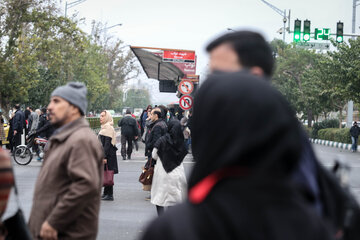 ایرنا-تهران- استفاده از قطارشهری، اتوبوس و تاکسی‌ها در ناوگان حمل و نقل عمومی، زمینه‌ساز تسهیل سفرهای درون شهری در این کلانشهر است.عکاس اصغر خمسه