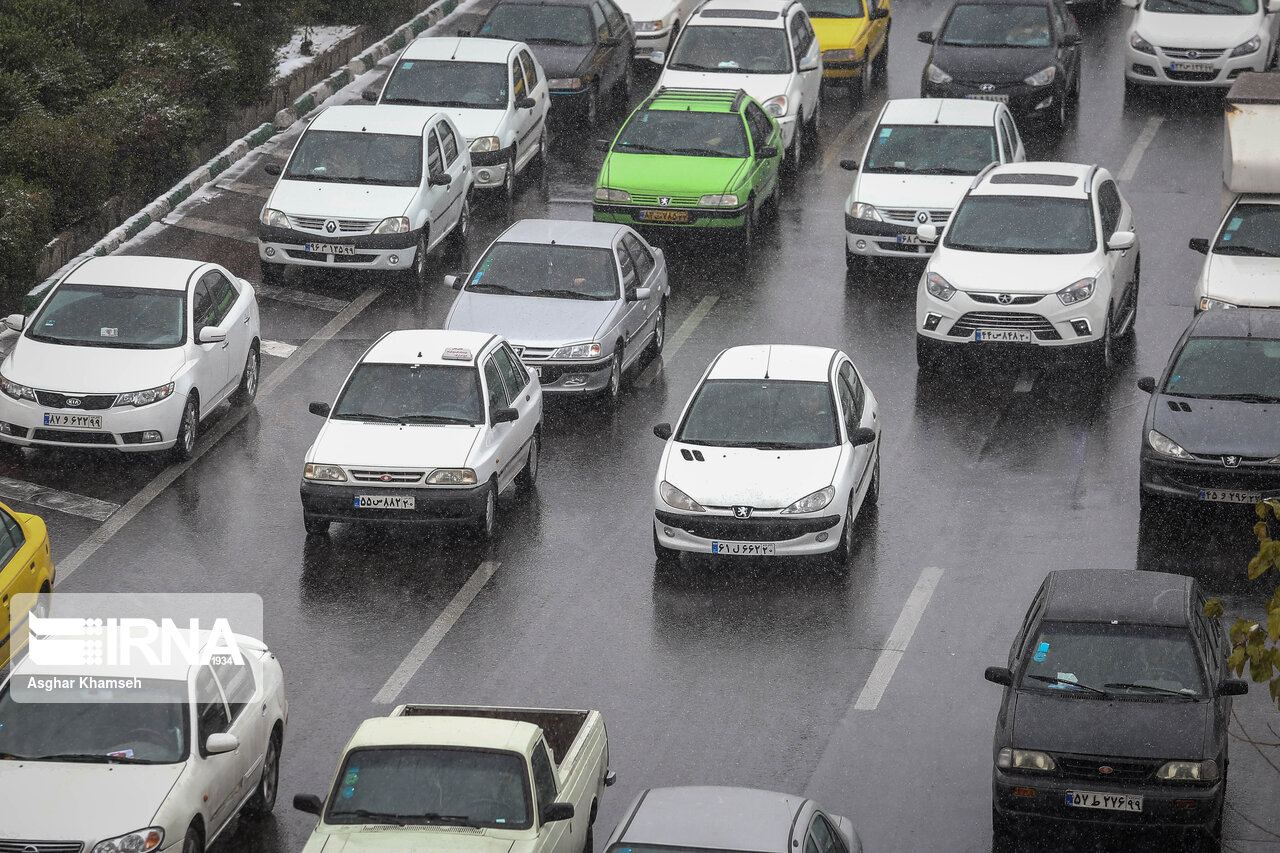 ترافیک در آزادراه‌های قزوین- کرج و ساوه- تهران سنگین است