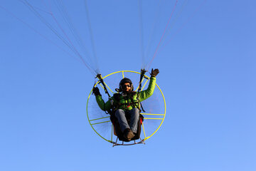 تفریح بر بلندای «میشو‎» ورزش‌های هوایی چتربازی پاراگلایدر