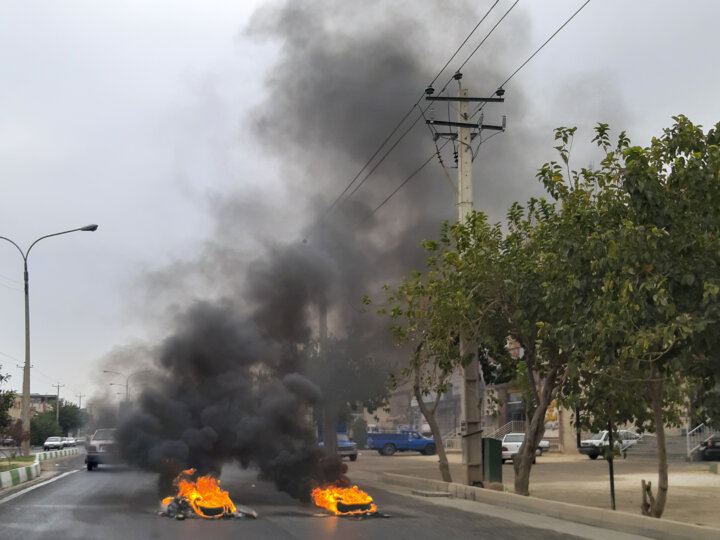 فرسایش اعتماد عمومی مهمترین علت اعتراض خیابانی است/بیاعتبارسازی نخبگان یعنی انسداد سیاسی