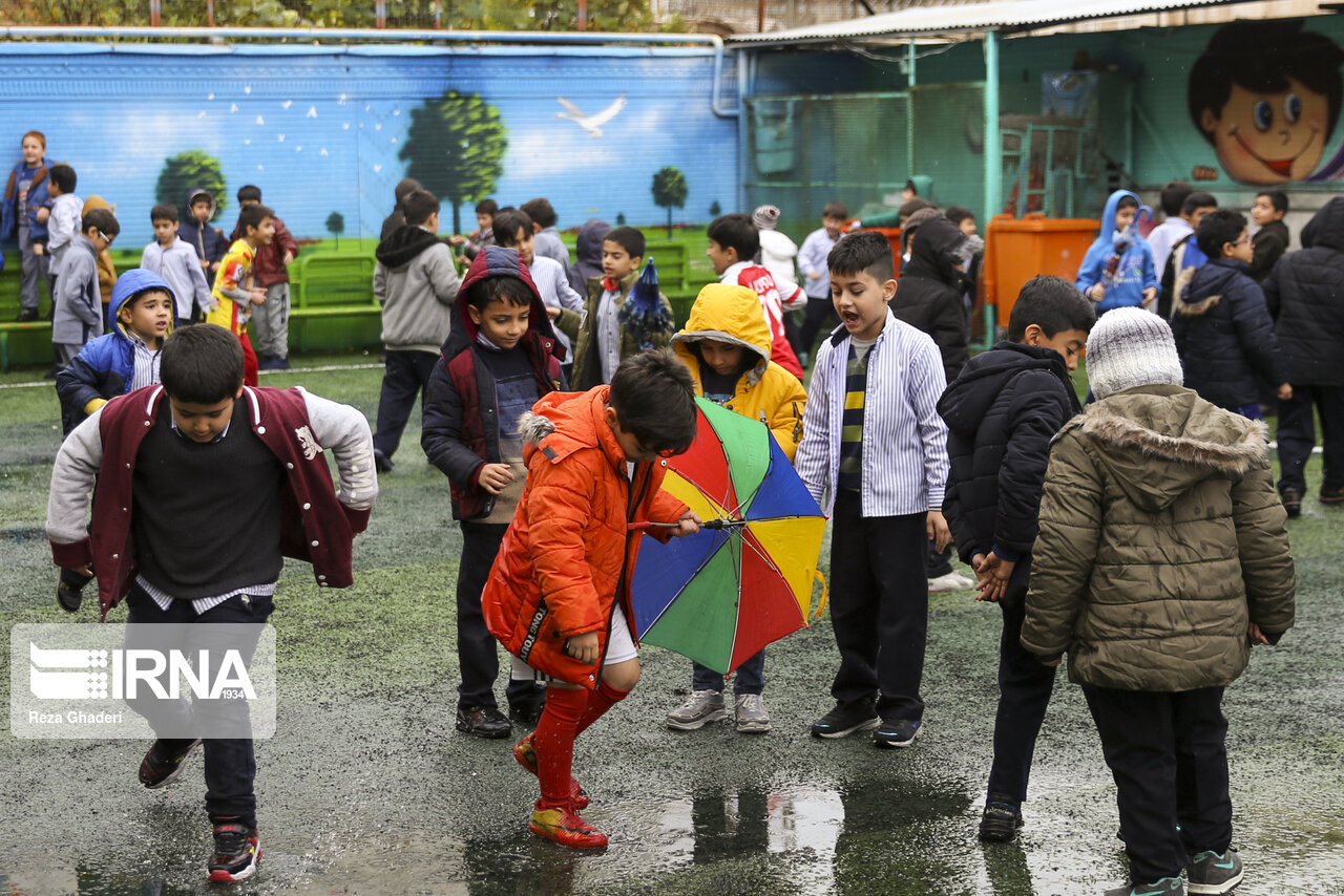 بهترین رنگ و طرح برای مدارس؛ دانش‌آموزان در حیاط هم می‌آموزند